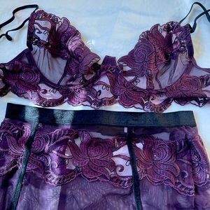 Lingerie lace bra skirt and matching panty set size small